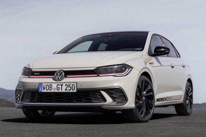 El Polo GTI celebra su vigésimo quinto aniversario con una serie limitada que enfatiza su estética con detalles de inspiración deportiva. VW