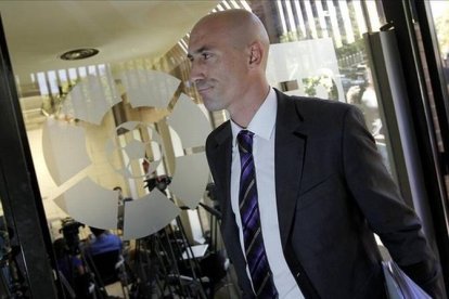 Luis Rubiales, presidente de los futbolistas españoles, acude a una reunión en la sede de la Liga en Madrid.