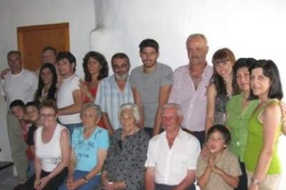 María Consuelo Cuellas, con sus familiares.