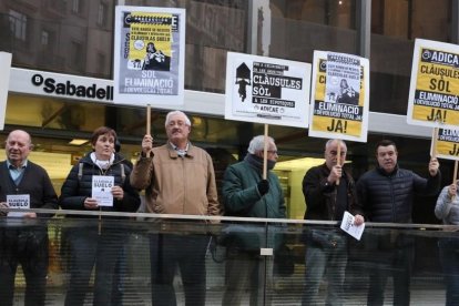 Manifestación de Adicae contra las cláusuas abusivas en las hipotecas.