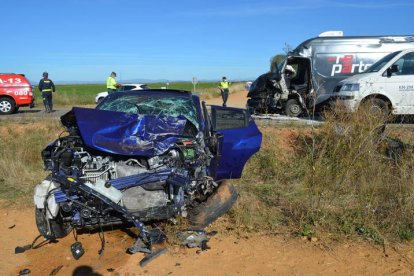 Así quedó el turismo afectado por el accidente. ARMANDO MEDINA