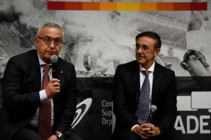 Alejandro Blanco, izquierda, en Madrid, durante la presentación este miércoles de la Oficina de Estrategia Internacional del Deporte, en la foto aparece junto a José Hidalgo, presidente de la Asociación del Deporte Español.