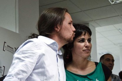 Pablo Iglesias y Teresa Rodríguez cuando eran el mismo partido. EMILIO NARANJO