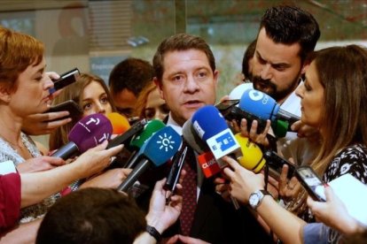 Emiliano García-Page, tras su reunión de este viernes con Pedro Sánchez en la sede del PSOE.