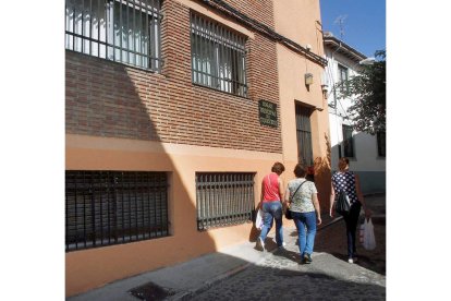 El Hogar Municipal del Transeúnte se encuentra en la calle Panaderos. BRUNO MORENO