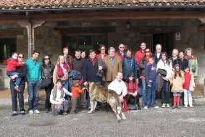 Miembros de la asociación en su parada en Valdoré