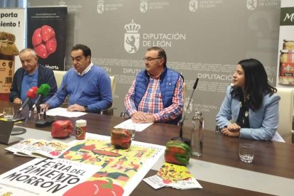 José Arteaga, Alfonso Melón, Roberto Aller y Lucía Bodega durante la presentación de la feria. DL