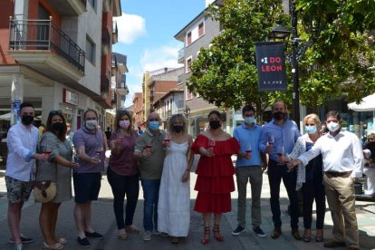 Representantes de la DO León, del Ayuntamiento y de Caja Rural, inauguraron ayer el evento. MEDINA