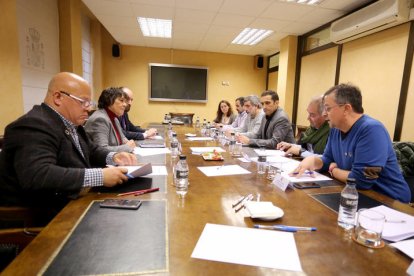 Visita de CCOO y UGT a la delegada del Gobierno para pedir la Mesa por un Futuro para León. LETICIA PÉREZ