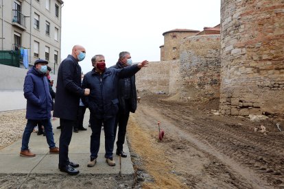 El alcalde de León visitó hoy las obras de Era del Moro. DL