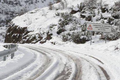 Una carretera de la montaña leonesa. RAMIRO