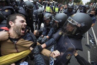 Cargas policiales durante la jornada del 1-O.