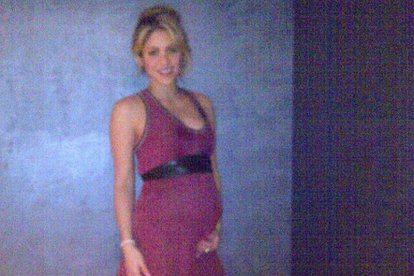 Shakira muestra su barriga en una foto de su cuenta personal de Twitter.