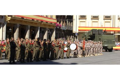 Los soldados recibieron el caluroso abrazo de sus familiares y vecinos en un acto que premió la labor que han realizado durante cinco meses en Afganistán.