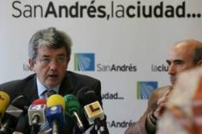 Miguel Martínez y Manuel Rubial durante la rueda de prensa de presentación de los presupuestos