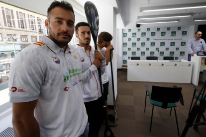 Presentación del Nacional de Slalom de piragüismo en la sede de Caja Rural de León. RAMIRO