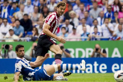 Llorente dispara en la jugada en la que marcó el segundo gol para al Athletic frente al Espanyol.