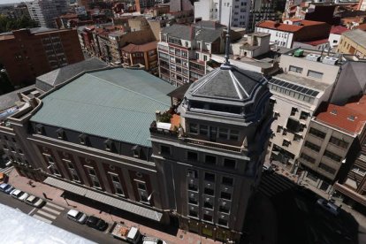 Vista panorámica del emblemático Teatro Emperador de León, cuyas puertas se cerraron en el año 2006. RAMIRO