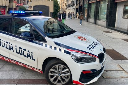 Policía Local en el Ayuntamiento de León. DL