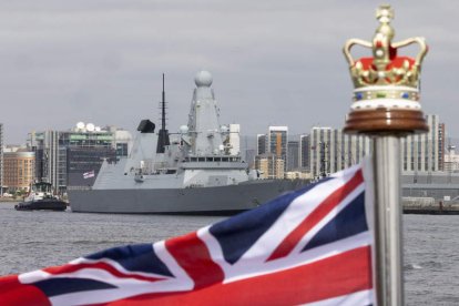 El HMS Diamond, un destructor de defensa aérea de la Marina Real británica llega a Londres. TOLGA AKMEN