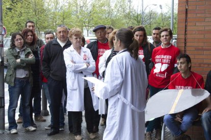 Un momento de la representación ante el Hospital.