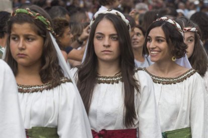 Las doncellas reclutadas ayer por la sotadera. F. OTERO PERANDONES