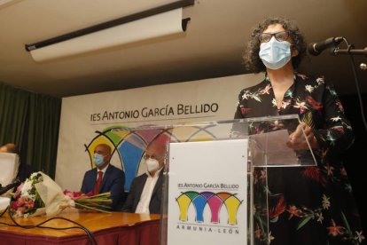 Ana Gaitero lee su discurso en el instituto donde realizó parte de su formación. FERNANDO OTERO