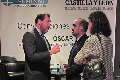 Foto hecha pública por el alcalde con el ministro Óscar Puente y la concejala Lidia Coca. DL