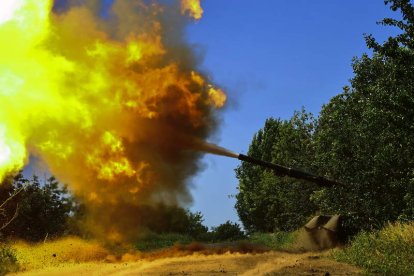 Imagen de un tanque ucraniano acabando con un dron ruso. STR