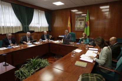 Un momento de la reunión, en El Albéitar. FERNANDO OTERO