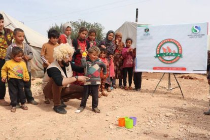 Las mantas son una de las cosas que más necesitan los refugiados sirios. AAPS