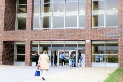 Facultad de Filosofía y Letras de la Universidad de León. DL