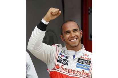 Hamilton celebra la consecución de la pole, hoy en Singapur.