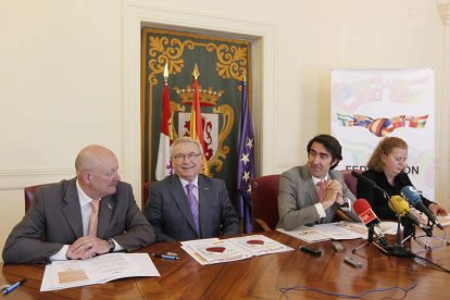 Faustino Valdés, Martín Manceñido, Suárez Quiñones y Esperanza Hoyos.