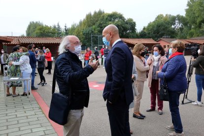 Reunión de hoy con los centros educativos en el Coto Escolar. AYUNTAMIENTO DE LEÓN