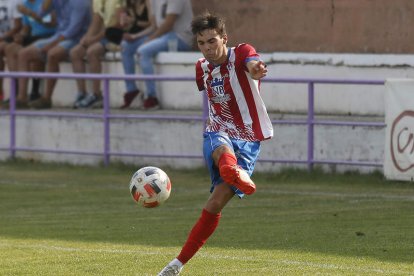 El Atlético Bembibre empató ante el CD Barco. F. OTERO