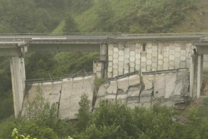 Primer derrumbe del viaducto. L. DE LA MATA