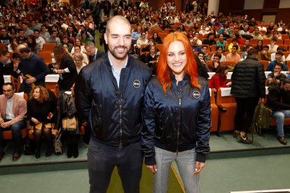 Pablo Álvarez y Sara García en la conferencia de la ULE. RAMIRO