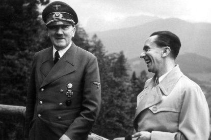 Hitler y Goebbels en junio de 1943, cuando el führer aún no había revelado a su ministro de Propagando el auténtico alcence de la solución final.