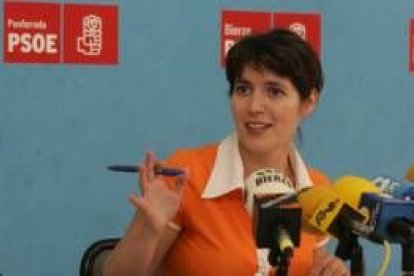 La concejala socialista Olga Cañadas, pidió ayer la dimisión de Moreno en rueda de prensa