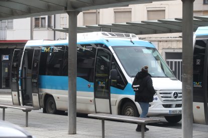 El autobús que cubre la Línea 3, en la que se probará el sistema a la demandad. L DE LA MATA