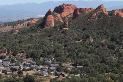 Imagen de archivo de la localidad de Las Médulas, a las puertas del yacimiento Patrimonio de la Humanidad. L. DE LA MATA