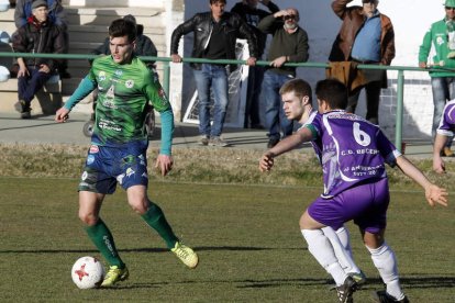 Gonzalo marcó el gol de la victoria maragata. MARCIANO PÉREZ