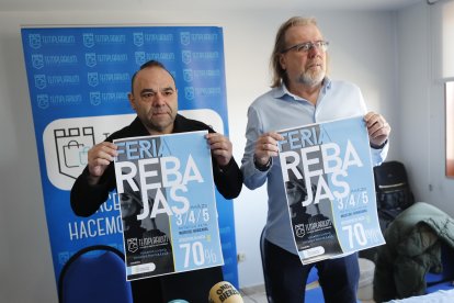 Los representantes de la asociación de comerciantes de proximidad Templarium, ayer al presentar la Feria de las Rebajas. L. DE LA MATA