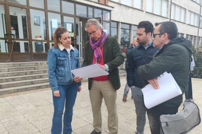 Esther Muñoz ha visitado el instituto Padre Isla. DL