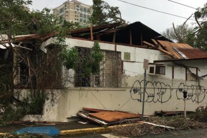 Daños causados en una casa tras el paso del huracán, en San Juan (Puerto Rico), el 21 de septiembre