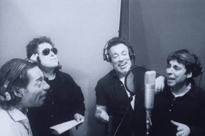 Lo hermanos Quijano cantan junto a Andrés Calamaro. DL