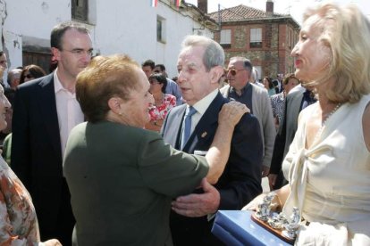 Antonino Fernández, en el homenaje que le ofrecieron en Cerezales del Condado en 2006. NORBERTO