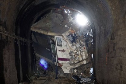 Estado en el que quedó la cabina de la locomotora. MARCIANO PÉREZ