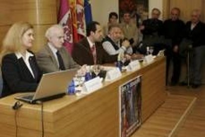 Margarita Merino, Julio Valdeón, Ramón Prieto y Laureano Rubio, en un momento del debate de ayer